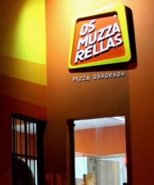 Rede de Pizzas Quadradas Chega  Niteri