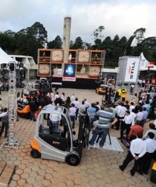 Show de Empilhadeiras na CeMAT South America 2013