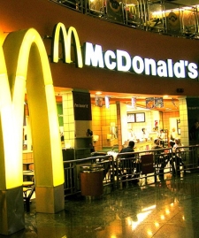 McDonald's Inaugura Trs Lojas