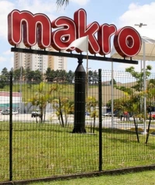 Makro Lana Campanha com Conceito `Compre, Junte e Ganhe